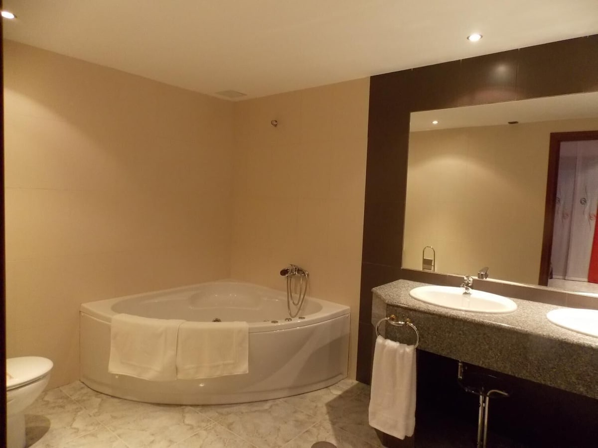 Hotel San Cristóbal, habitación con jacuzzi privado