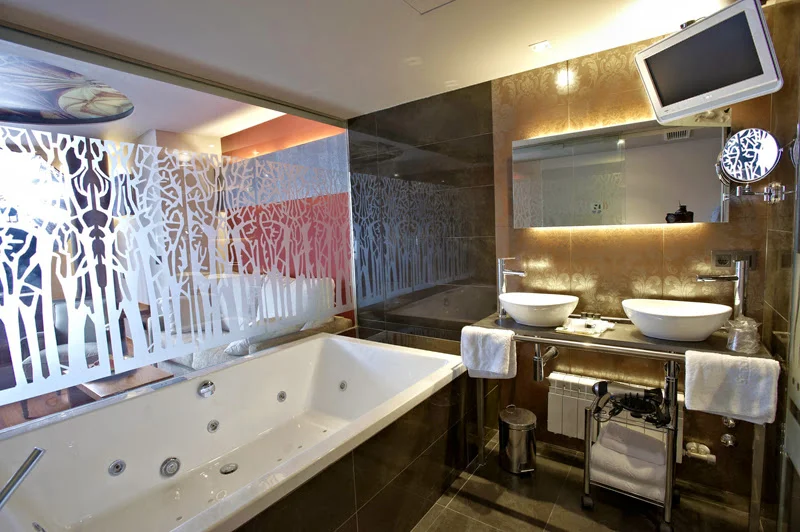 Hotel Sancho Abarca Petit SPA, habitación con jacuzzi privado