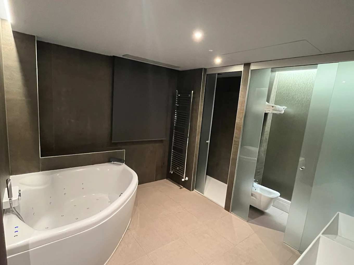 Hotel & Spa Ciudad de Binéfar, habitación con jacuzzi privado