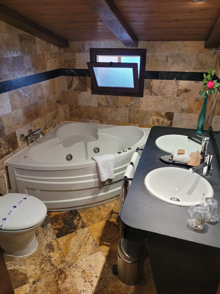 Hotel & Spa Sierra de Cazorla, habitación con jacuzzi privado