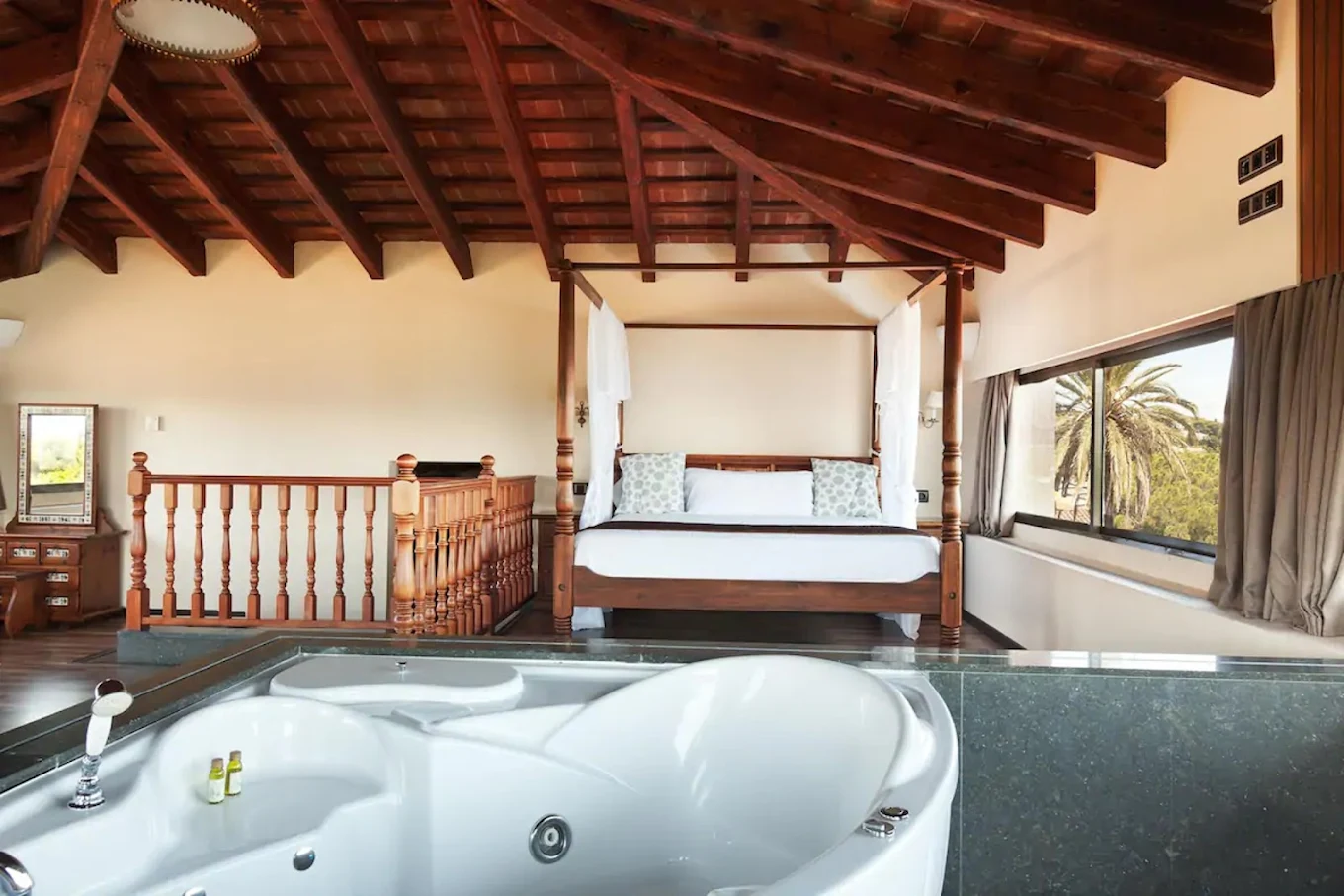Hotel Surf Mar, habitación con jacuzzi privado
