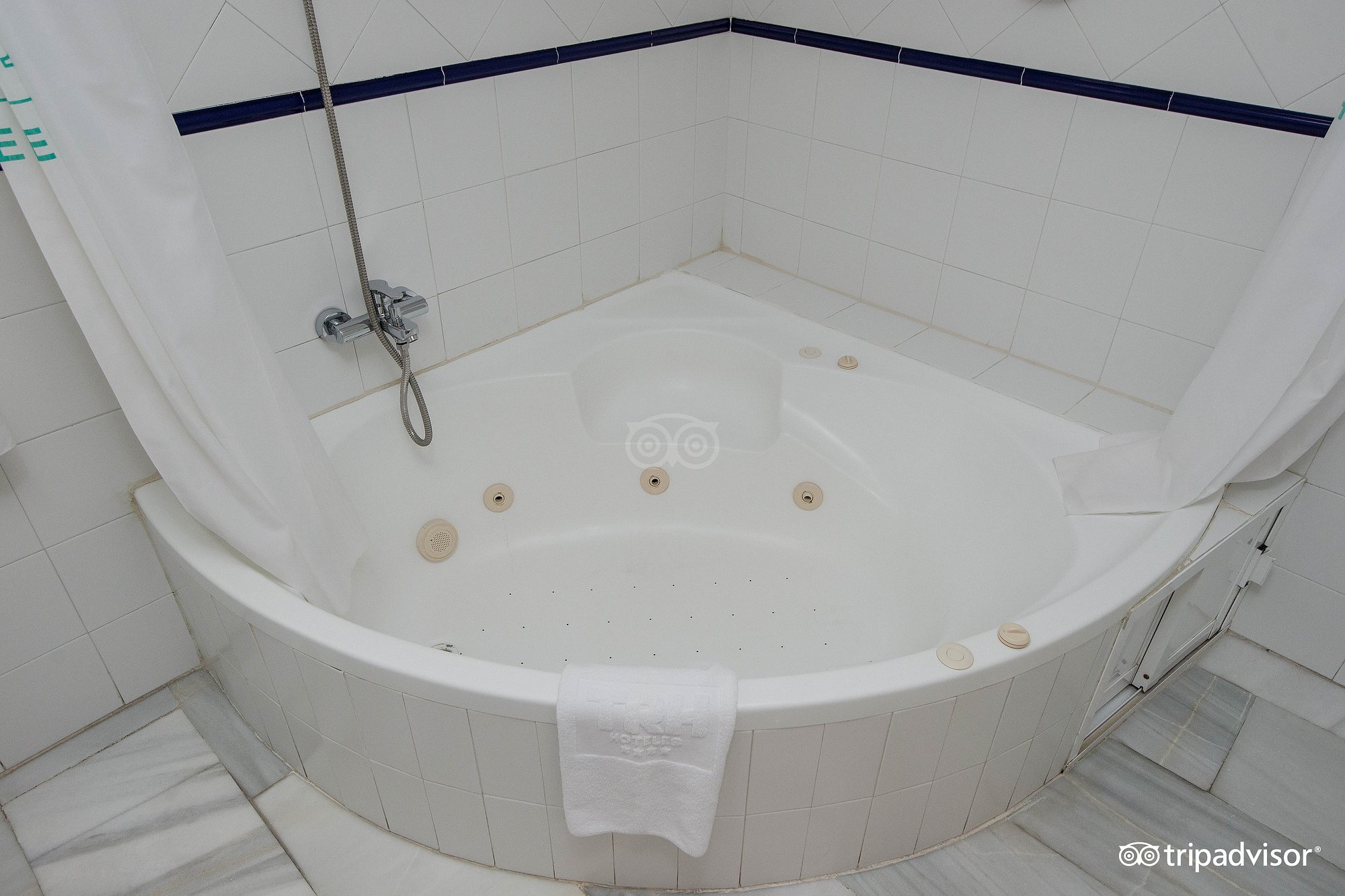 Hotel TRH Ciudad de Baeza, habitación con jacuzzi privado