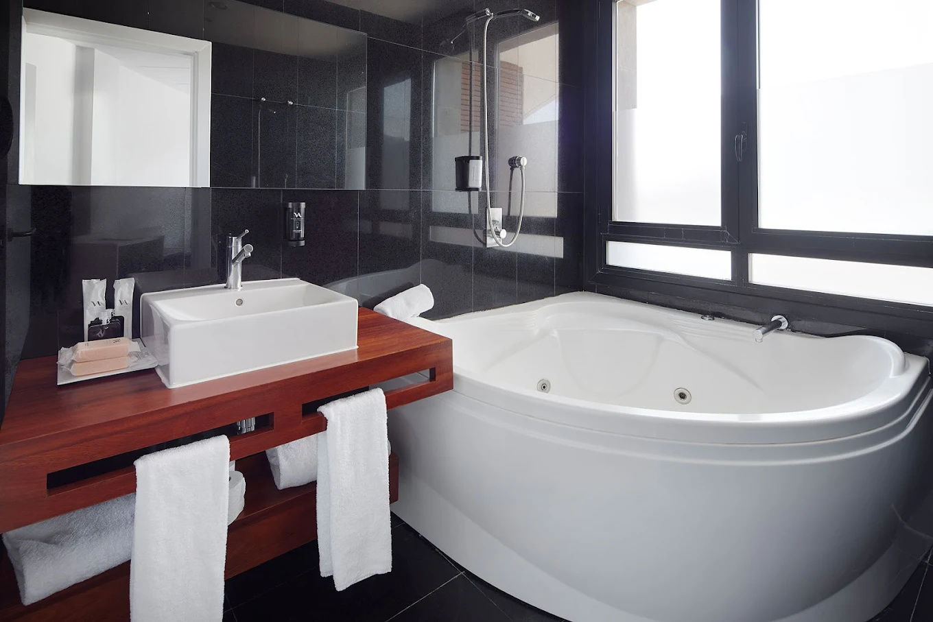 Hotel & Thalasso Villa Antilla, habitación con jacuzzi privado