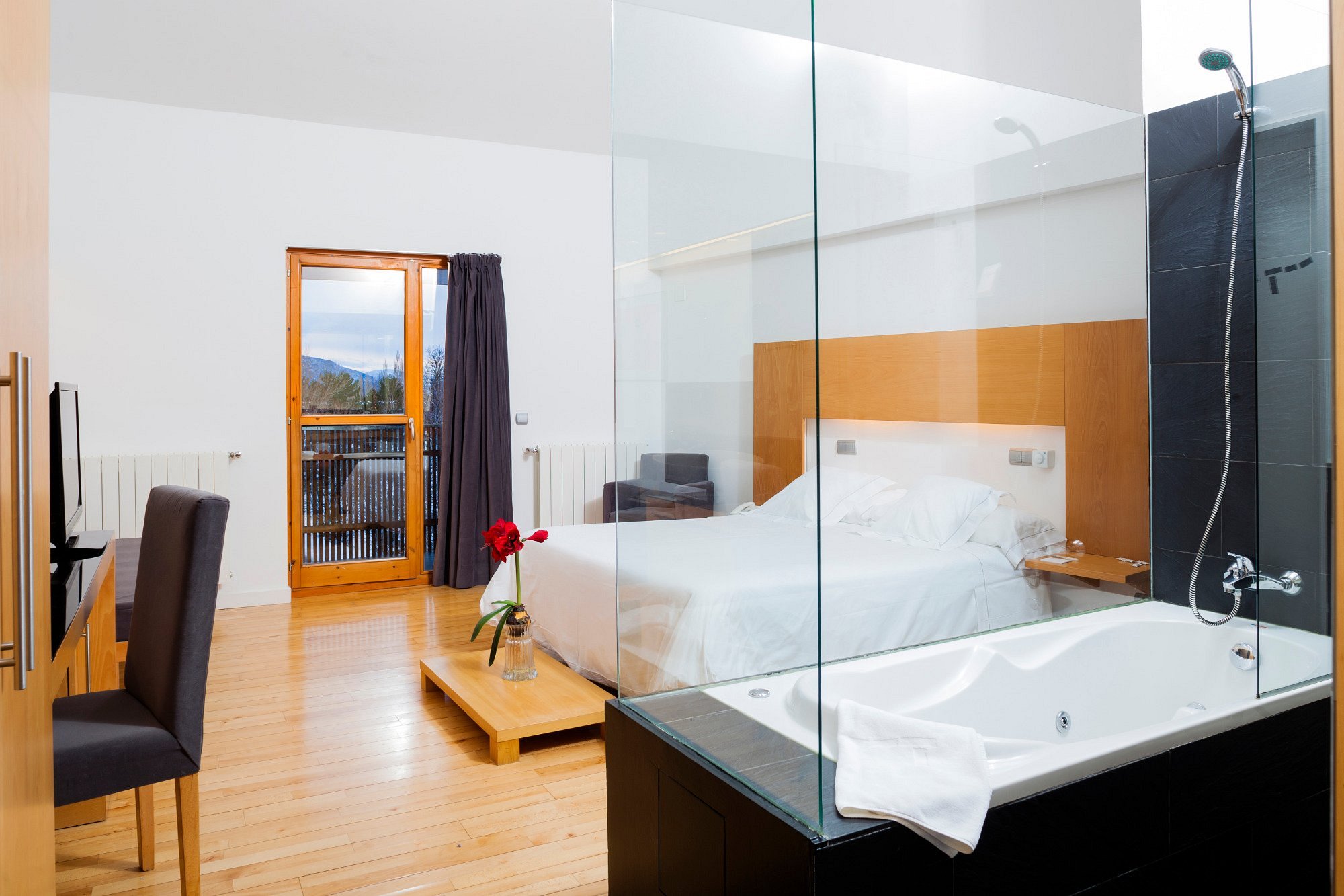 Hotel Tierra de Biesca, habitación con jacuzzi privado