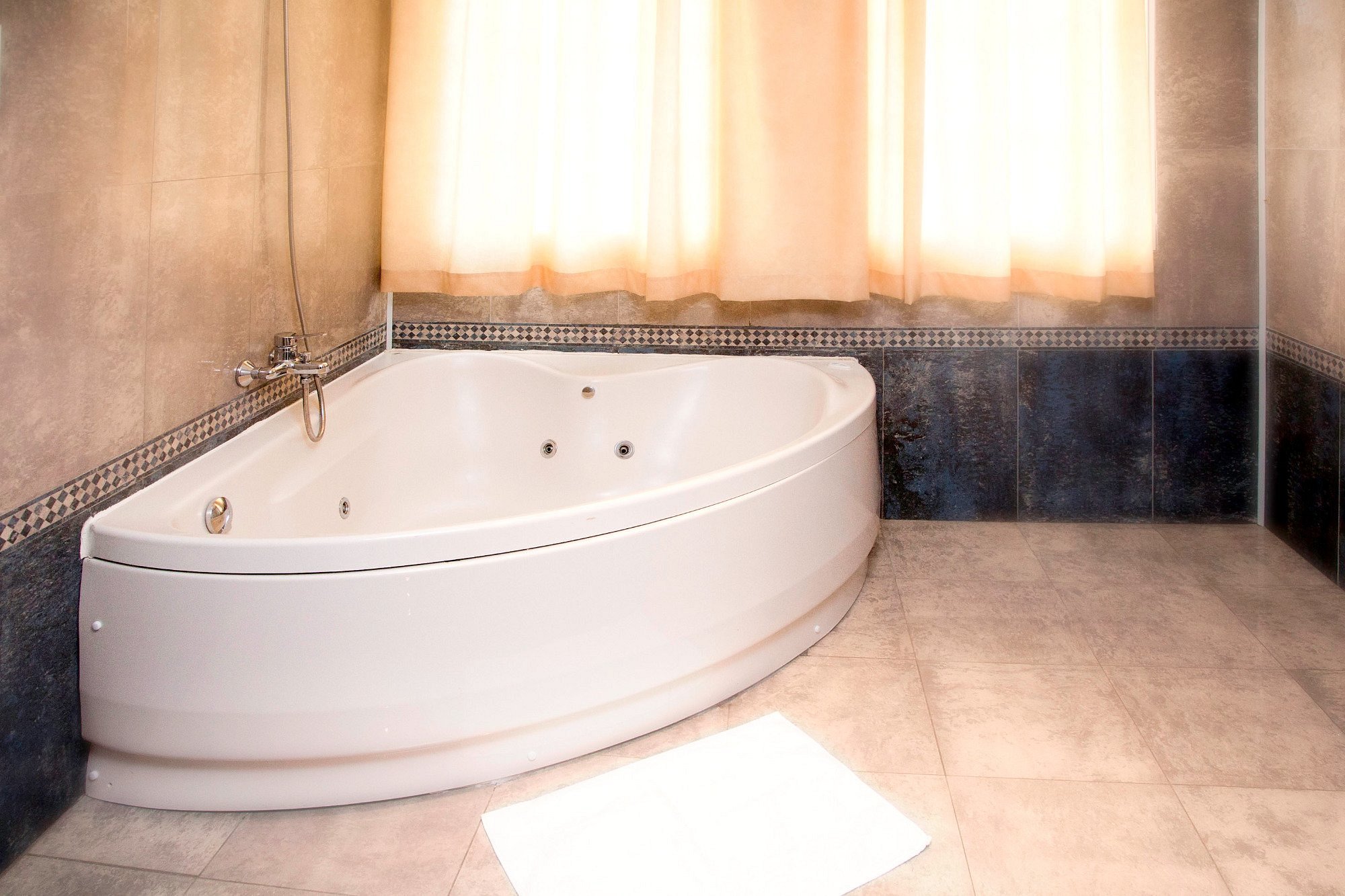 Hotel Triana, habitación con jacuzzi privado