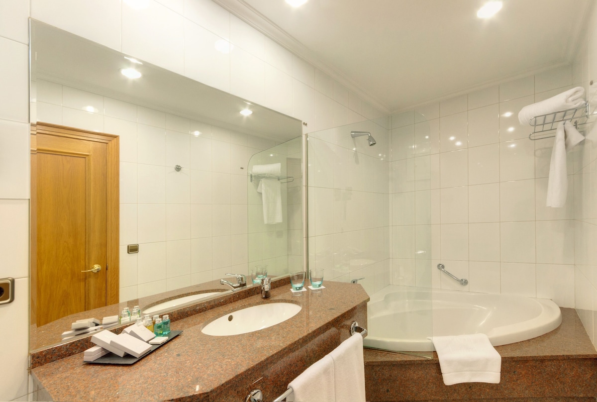 Hotel Vigo Los Galeones Affiliated by Meliá, habitación con jacuzzi privado