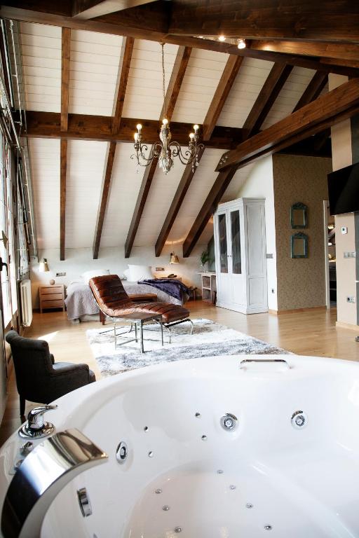 Hotel Villa de Torla, habitación con jacuzzi privado
