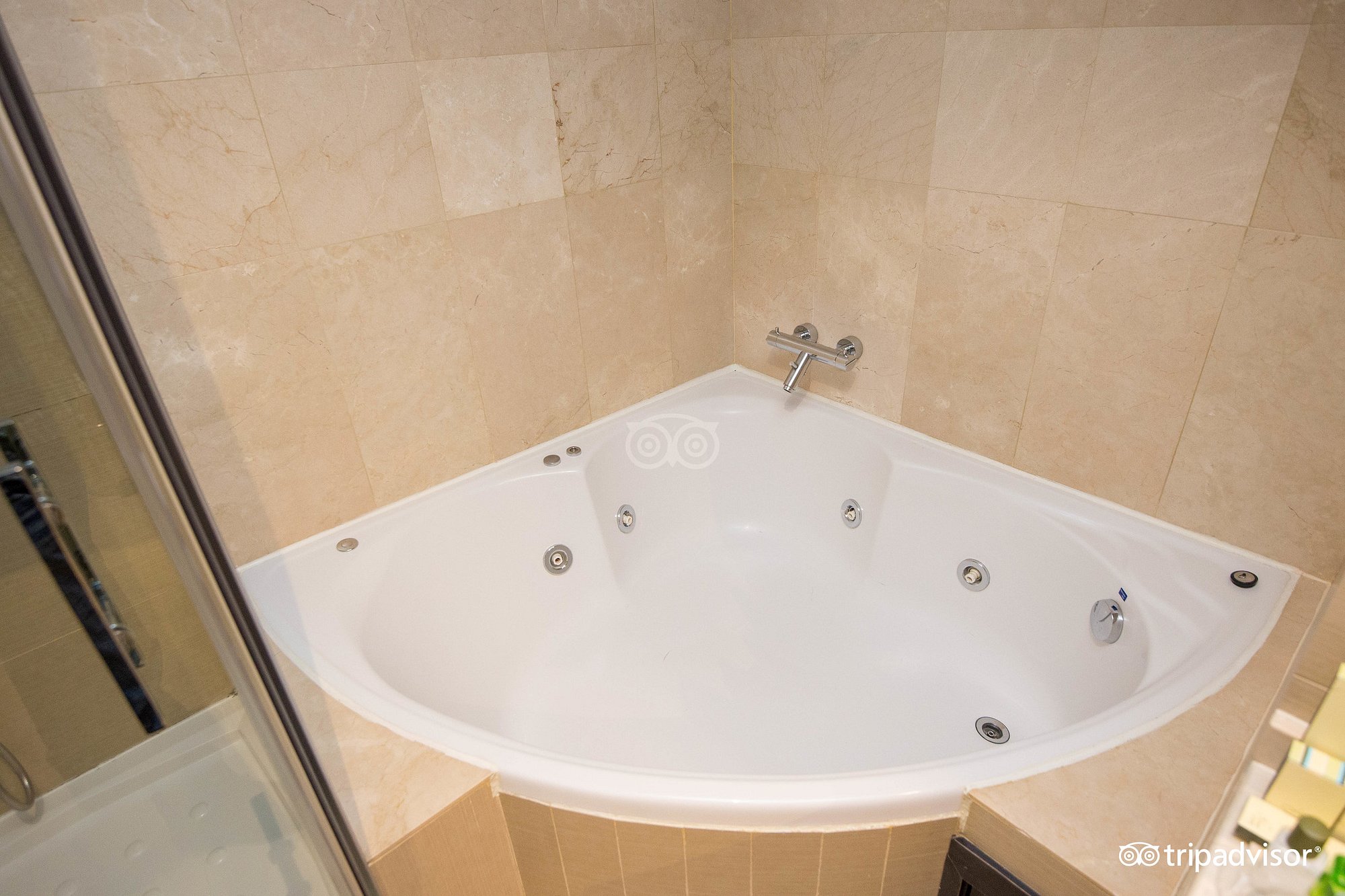 Hotel YIT El Postigo, habitación con jacuzzi privado