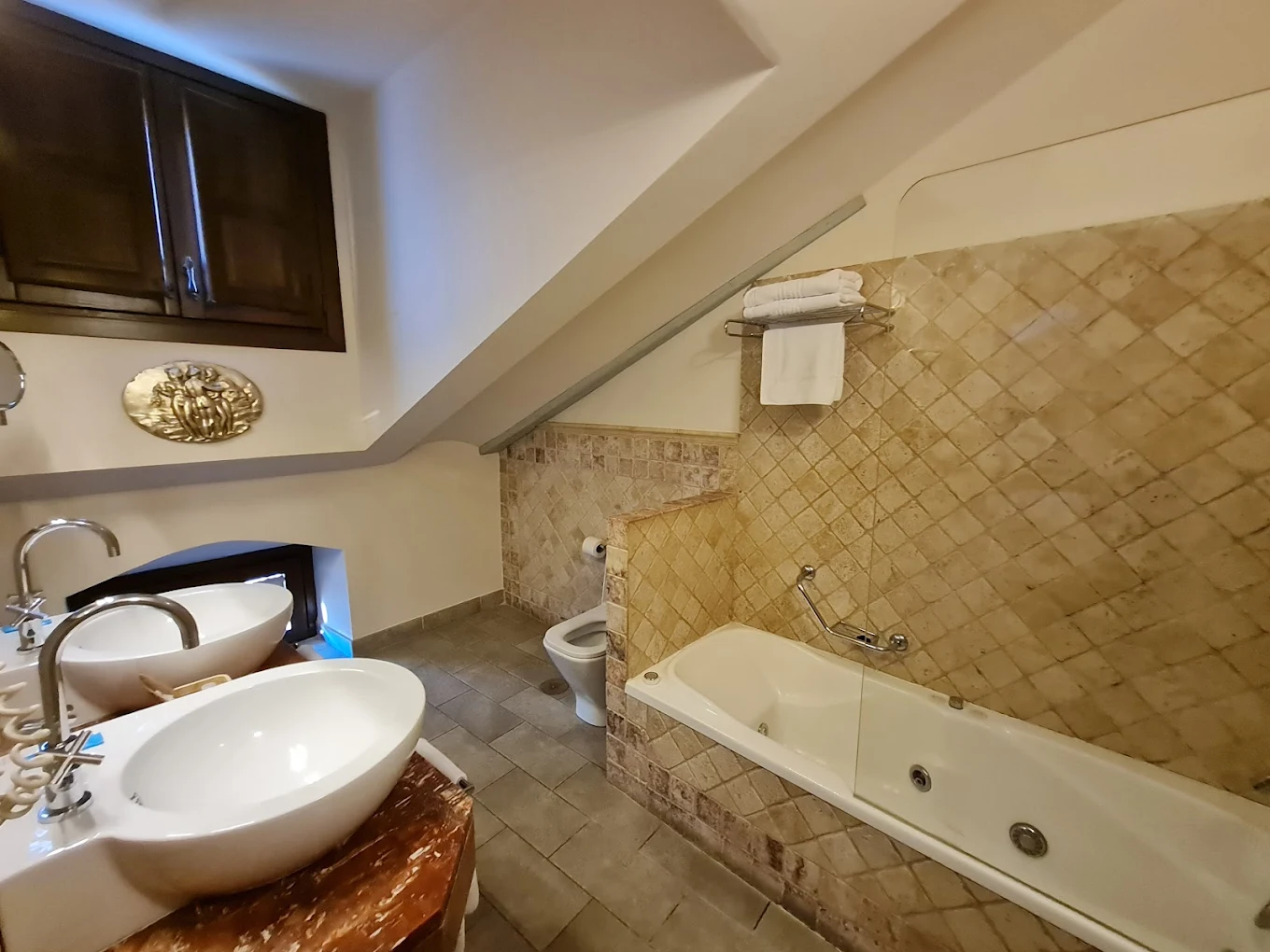 Hotel YIT La Casona del Arco, habitación con jacuzzi privado
