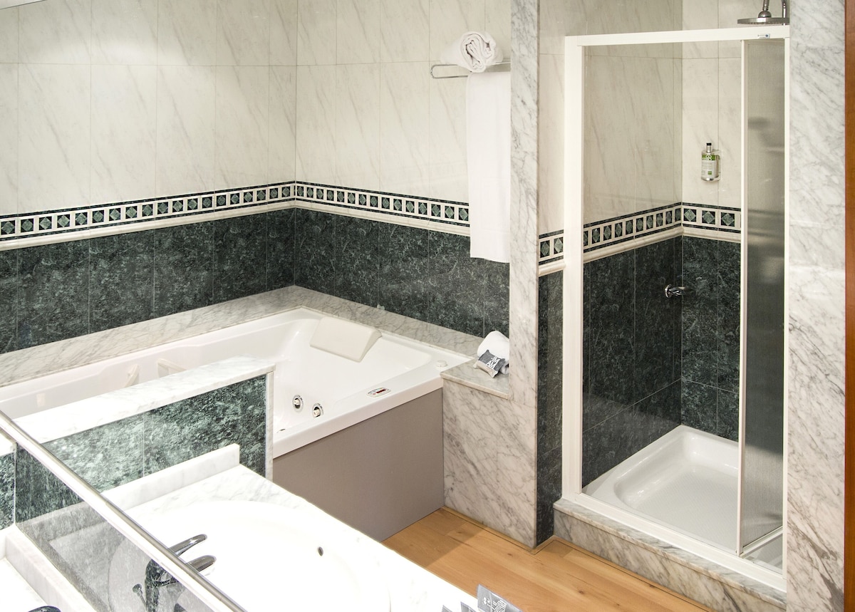 Hotel Zentral Gijón Rey Pelayo, habitación con jacuzzi privado