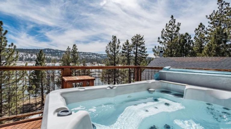 Lakefront Lodge by AvantStay Lakefront Cabin