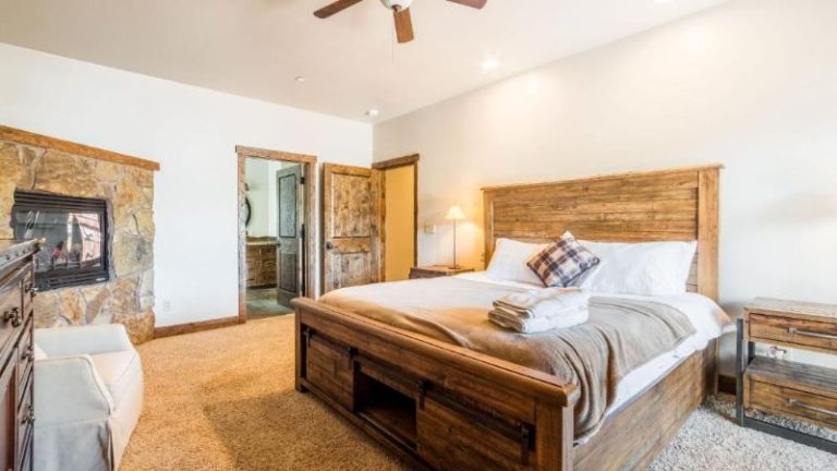 Lakefront Lodge by AvantStay Lakefront Cabin
