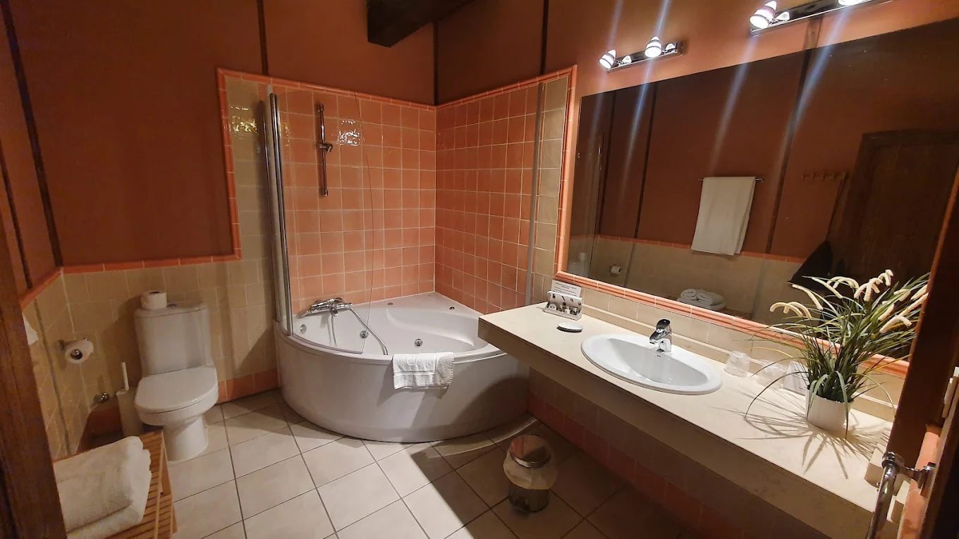 Las Baronas Hotel Rural, habitación con jacuzzi privado