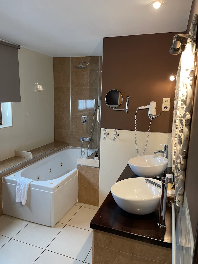 Molino De Alcuneza Relais & Châteaux, habitación con jacuzzi privado