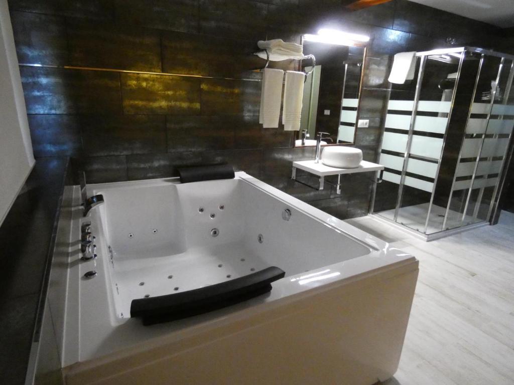 Motel Caldas SL, habitación con jacuzzi privado