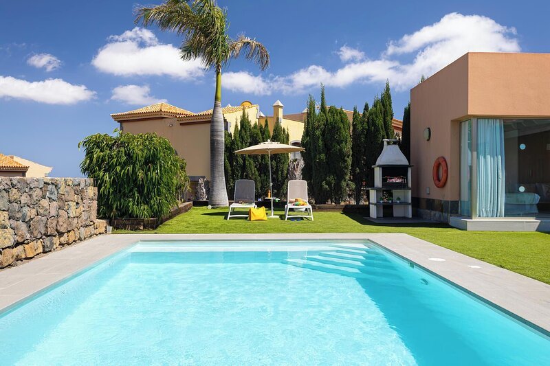 Par 4 Rental 8 Salobre by VillaGranCanaria, habitación con jacuzzi privado