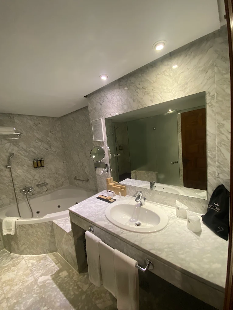Parador de Santo Domingo de la Calzada, habitación con jacuzzi privado