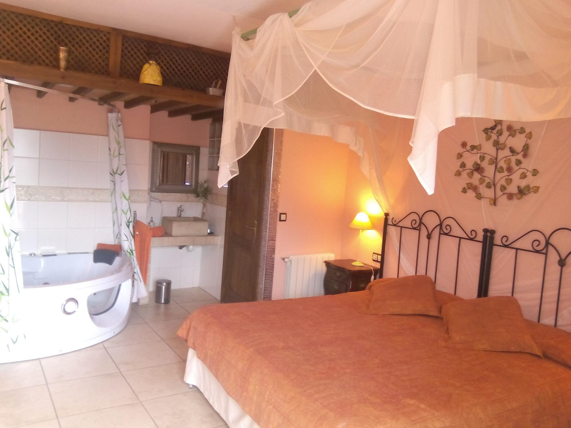 Pasteral Hotel Rural, habitación con jacuzzi privado