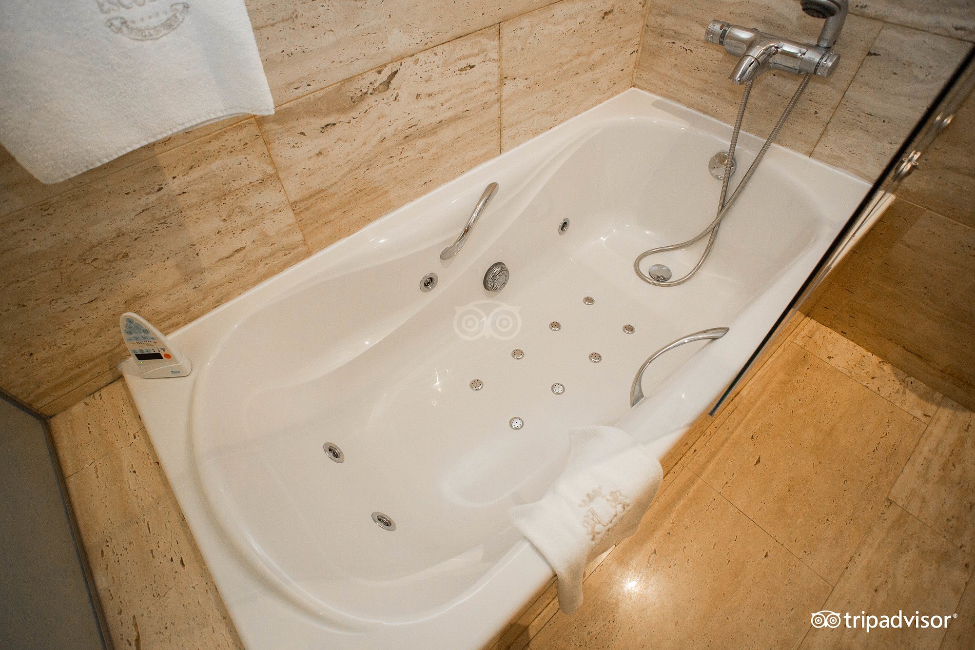 Pazo Los Escudos Hotel & Spa Resort, habitación con jacuzzi privado