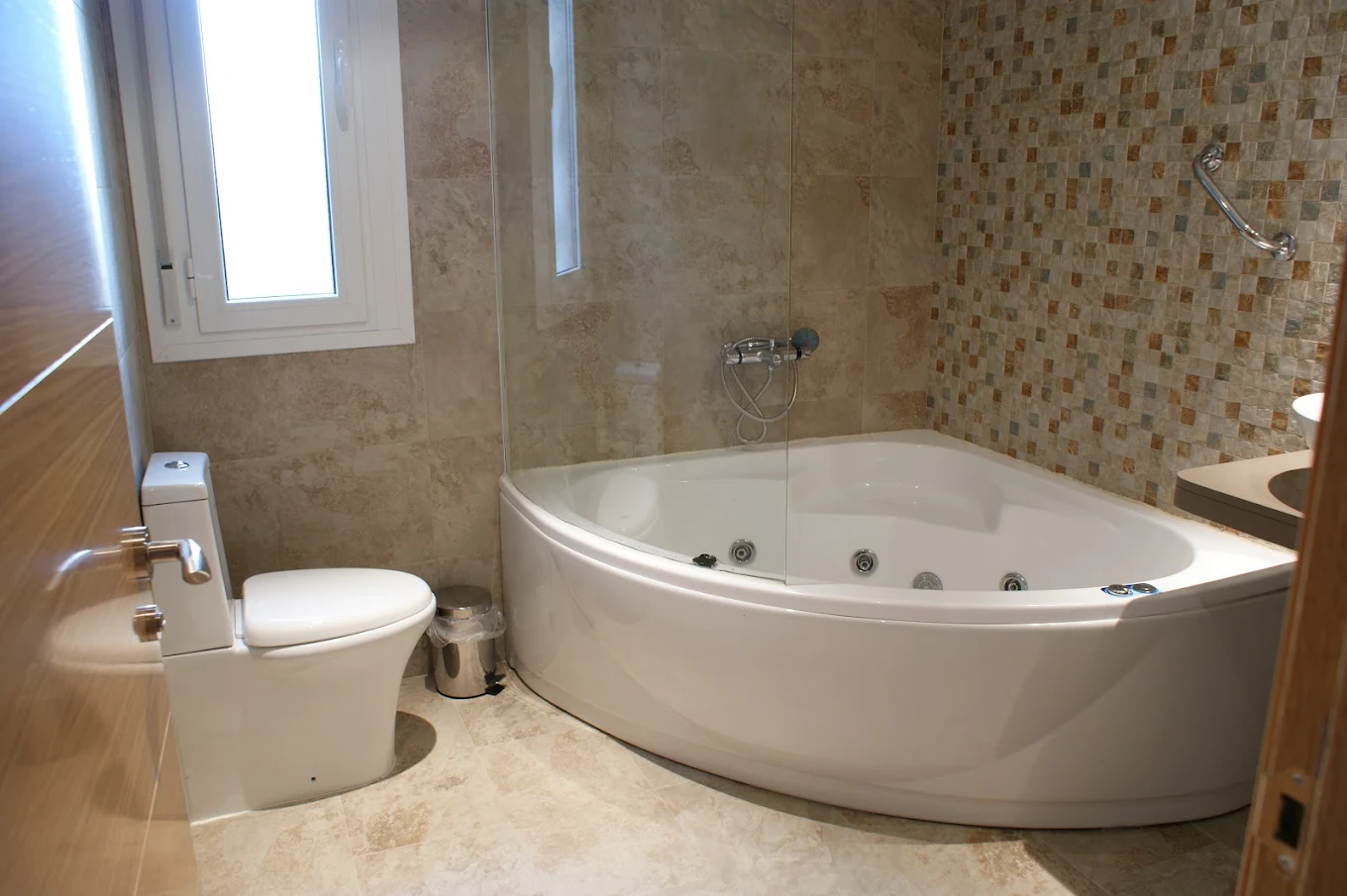 Puerta de Ordesa Garden, habitación con jacuzzi privado