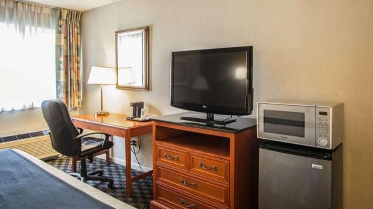 Quality Inn & Suites St Charles – West Chicago