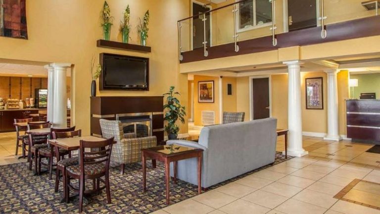 Quality Inn & Suites St Charles – West Chicago