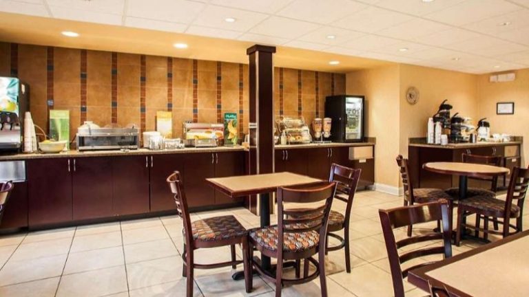 Quality Inn & Suites St Charles – West Chicago