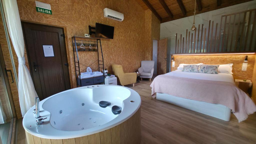 Remanso de Trasfontao “Casa das Árbores & Bubble”, habitación con jacuzzi privado