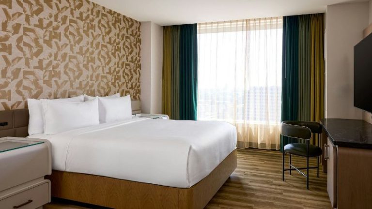 Renaissance Schaumburg Convention Center Hotel