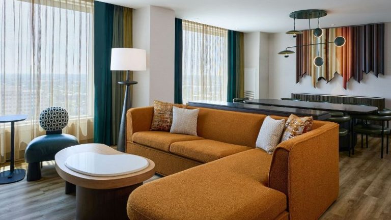 Renaissance Schaumburg Convention Center Hotel
