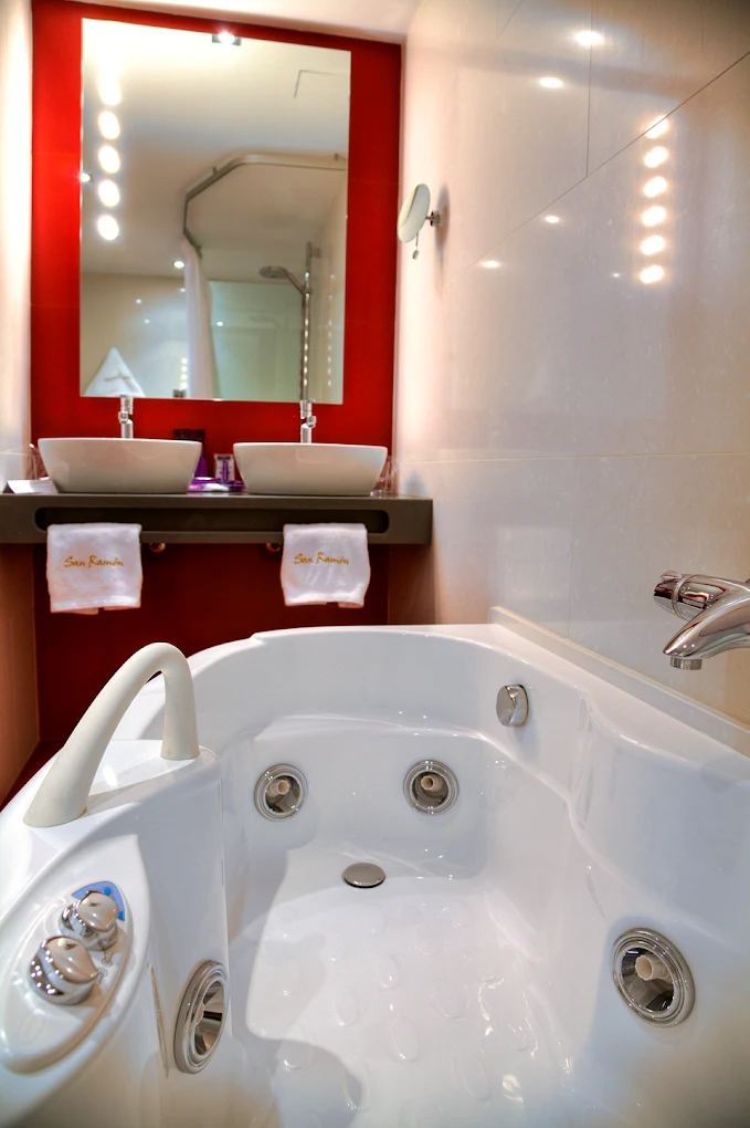 San Ramón del Somontano Hotel, habitación con jacuzzi privado