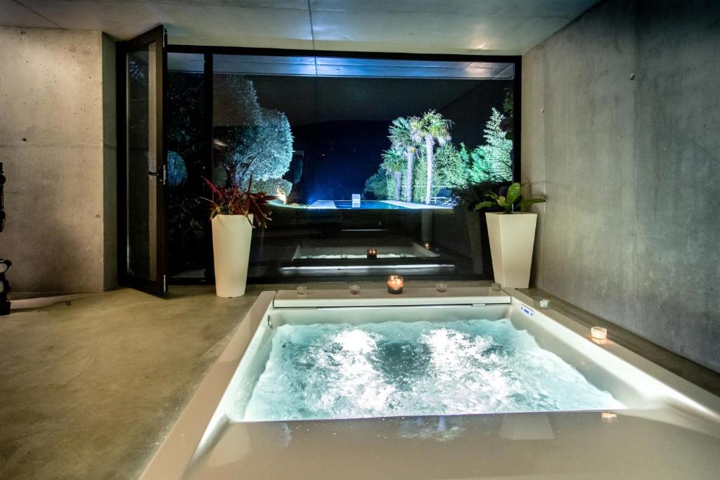 San Sebastián Villa Lanperna, habitación con jacuzzi privado