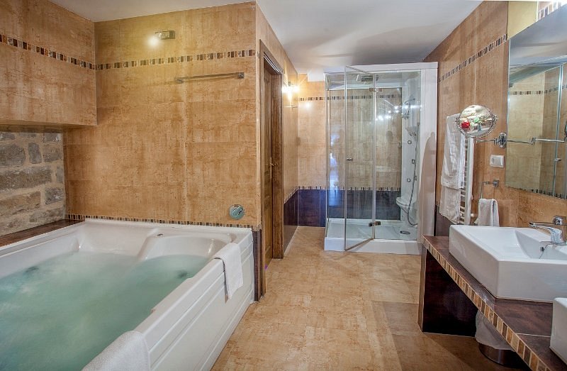 Sercotel Rosaleda Don Pedro, habitación con jacuzzi privado