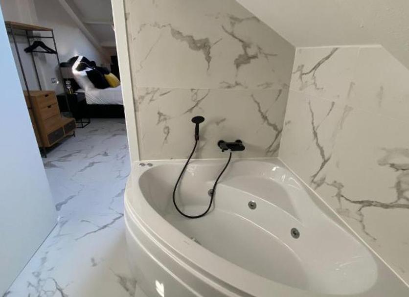 Suite 1907 Gijón, habitación con jacuzzi privado