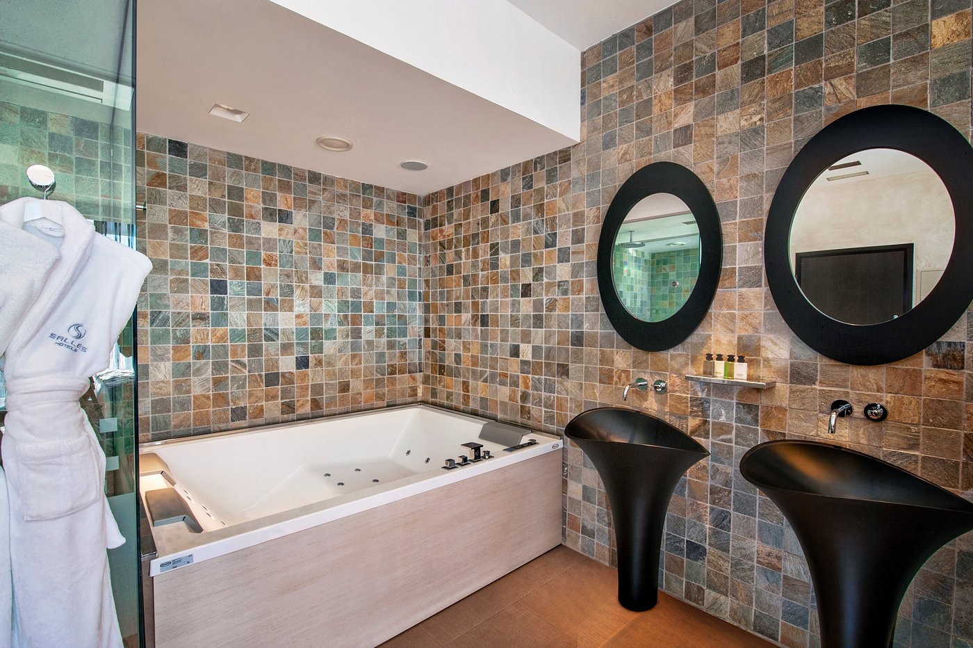 Suites Natura Mas Tapiolas, habitación con jacuzzi privado