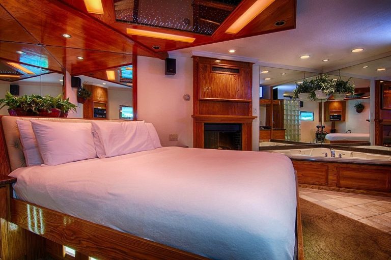 Best Illinois hotels with Jacuzzi in room ️ 2026