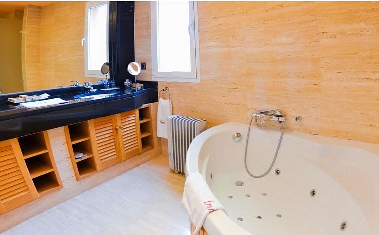 The Marbella Heights Boutique Hotel, habitación con jacuzzi privado