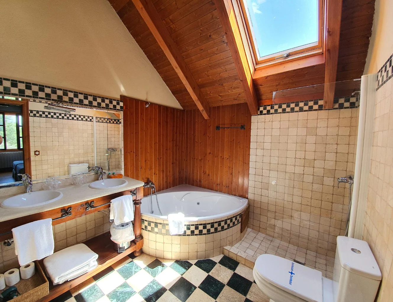 Tierras de Moya, habitación con jacuzzi privado