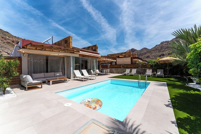 Villa Diana with private swimming pool in Tauro, habitación con jacuzzi privado