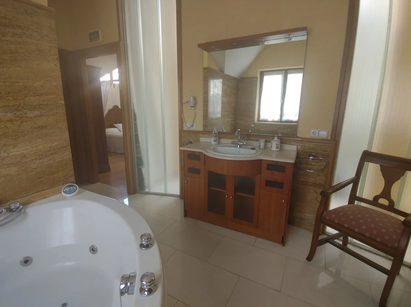 Villa Ganbara, habitación con jacuzzi privado