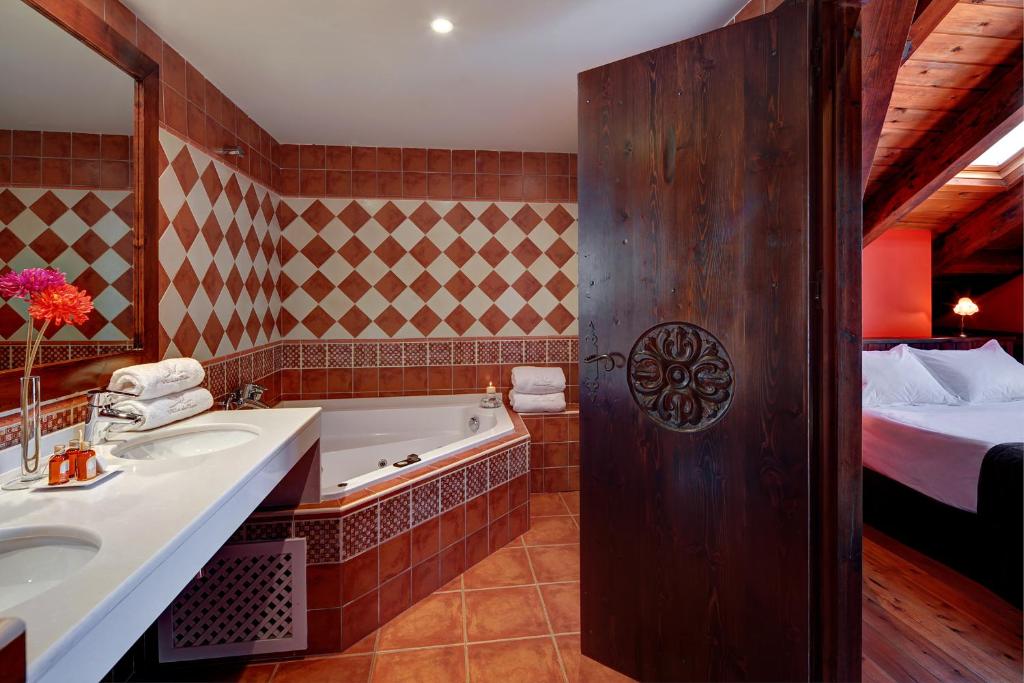 Villa de Plan Apartments&Suites, habitación con jacuzzi privado