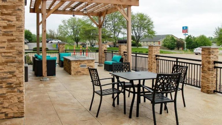 Clarion Pointe Bettendorf – Quad Cities