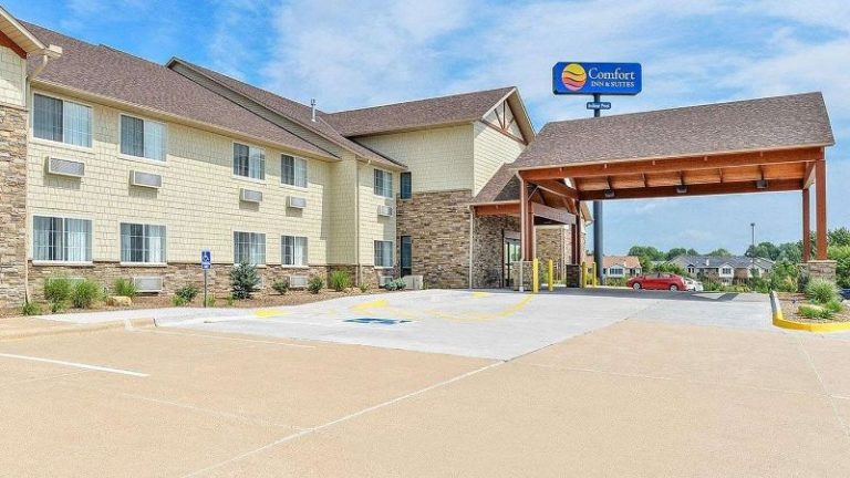 Comfort Inn & Suites Riverview Near Davenport And I-80