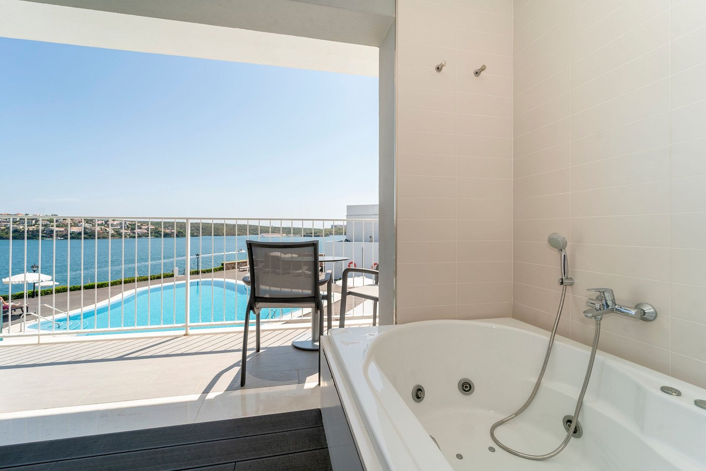 ARTIEM Carlos, habitación con jacuzzi privado