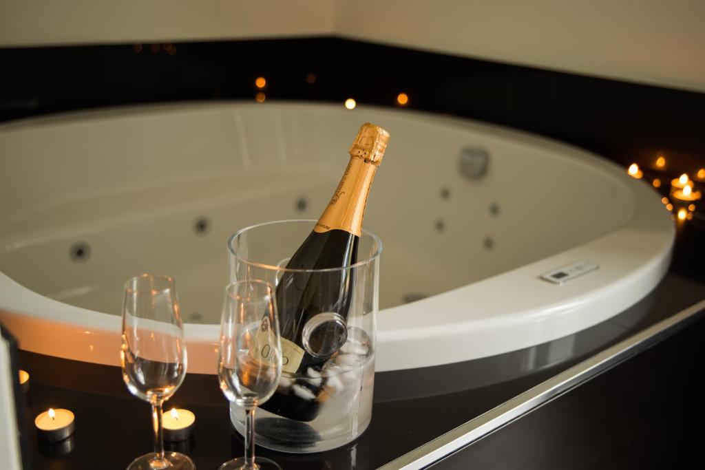 Apartamentos Estela de Altamira, habitación con jacuzzi privado