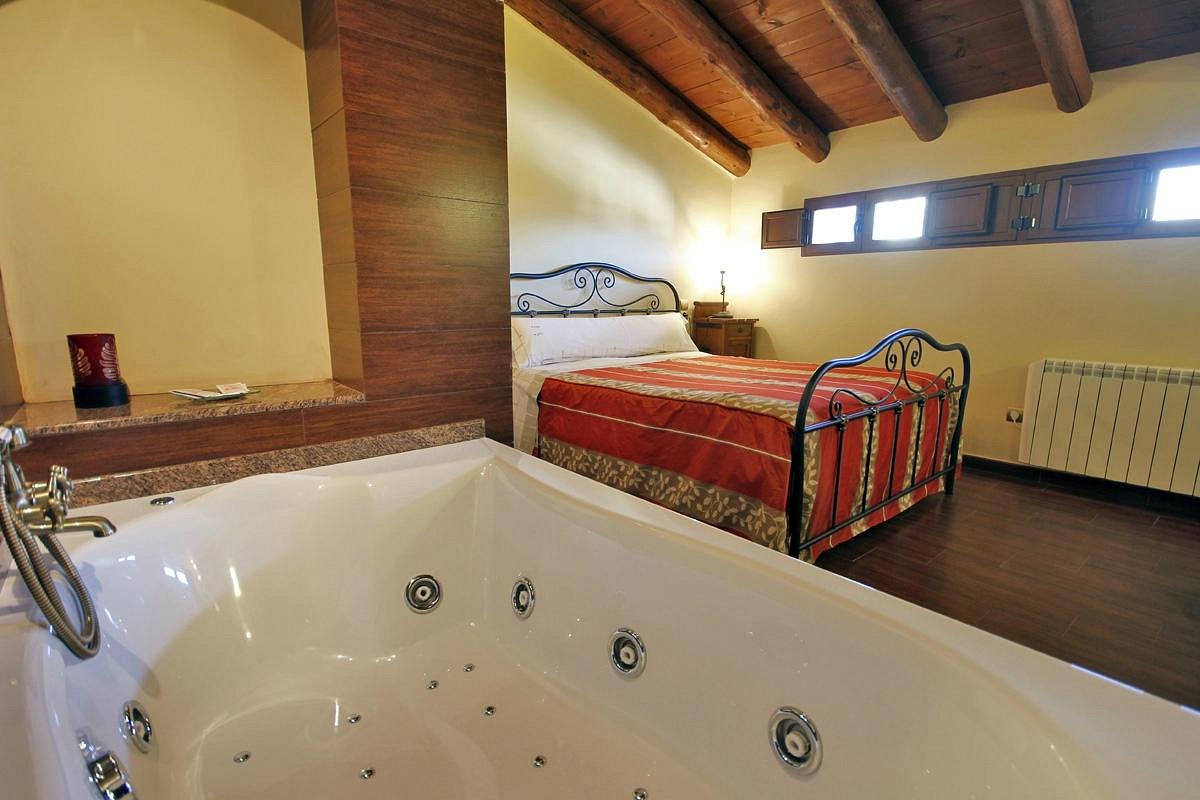 Apartamentos Rurales Santa Agueda, habitación con jacuzzi privado