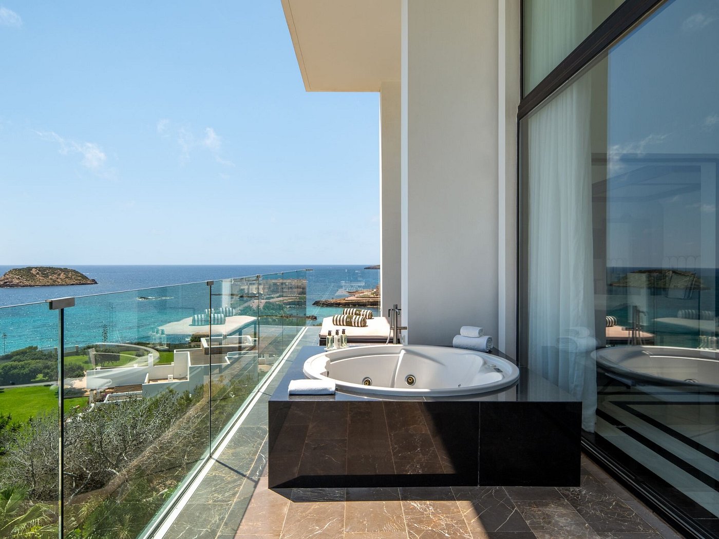 BLESS Hotel Ibiza, habitación con jacuzzi privado