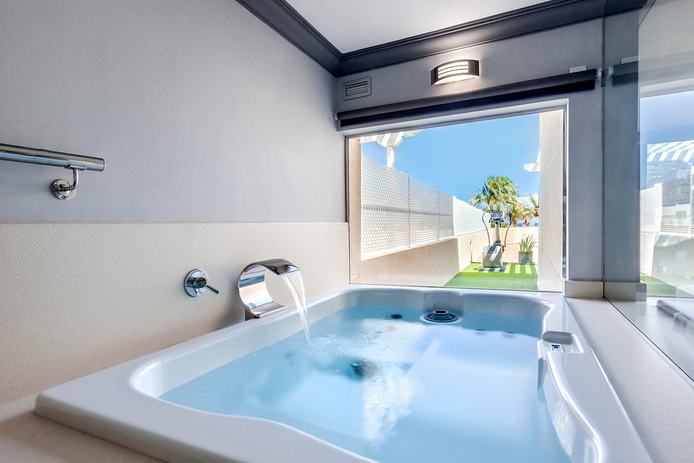 Barceló Lanzarote Active Resort, habitación con jacuzzi privado