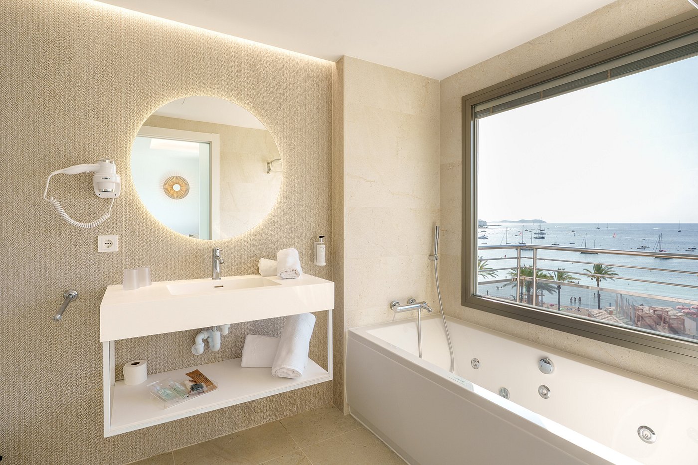 Bellamar Hotel Beach & Spa, habitación con jacuzzi privado