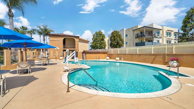 Best Western Oxnard Inn, room with private jacuzzi, photo 6